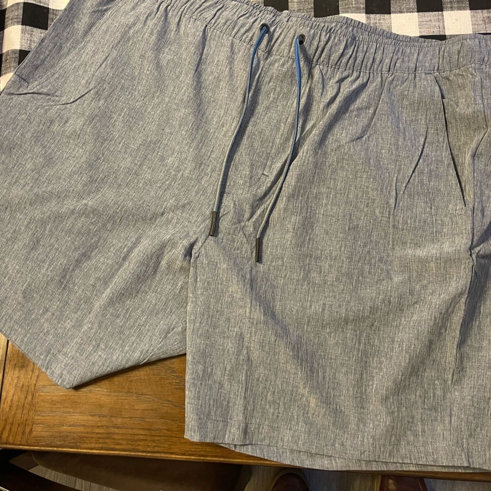 Eddie Bauer Pull on shorts